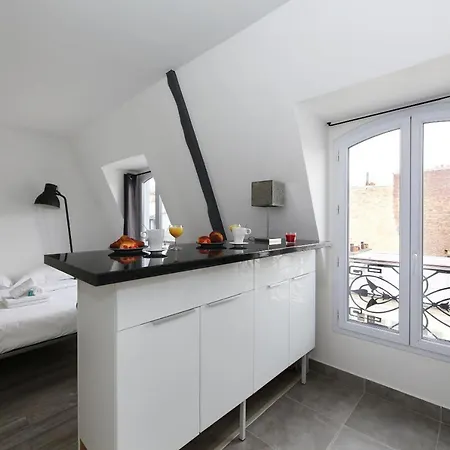 Studio Equipe Dans Un Quartier Branche - 2p *