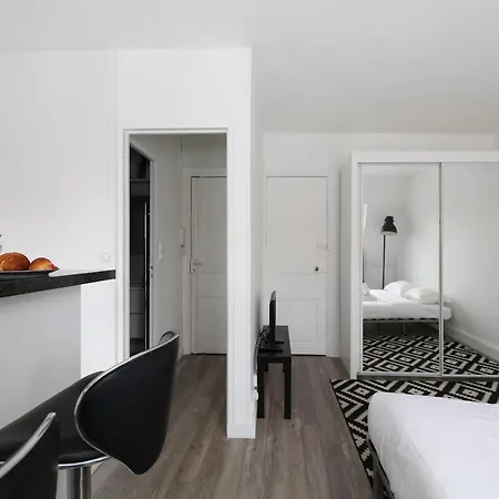 Studio Equipe Dans Un Quartier Branche - 2p * Parigi